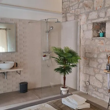 Apartment Old Stone