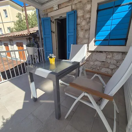 Apartment Old Stone